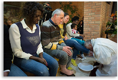 Pope washes inmate's feet in 2015